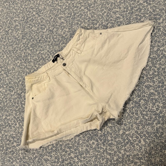 White denim bell shorts - Picture 2 of 4